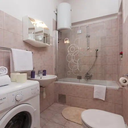 Apolon - In The Center Of Old Town * Split