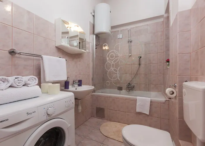 Apolon - In The Center Of Old Town * Split