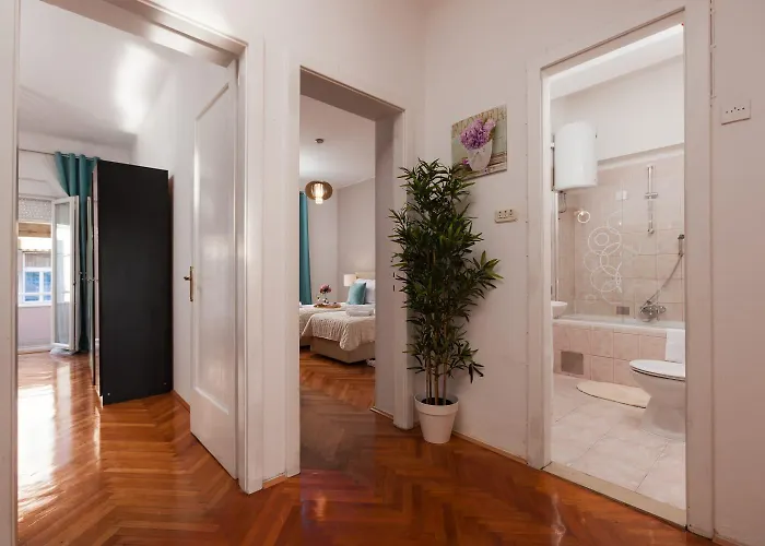 Apolon - In The Center Of Old Town * Split