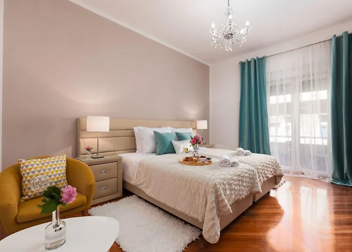 Apolon - In The Center Of Old Town Split